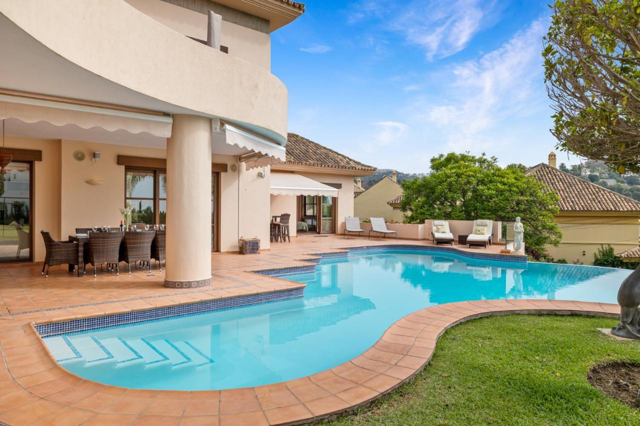 Luxury Villa Robledal By Mabiente - Views Of The Sea And The Golf Course Marbella Eksteriør bilde